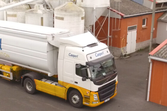 Nutrition - Aliment transport - camion livraison